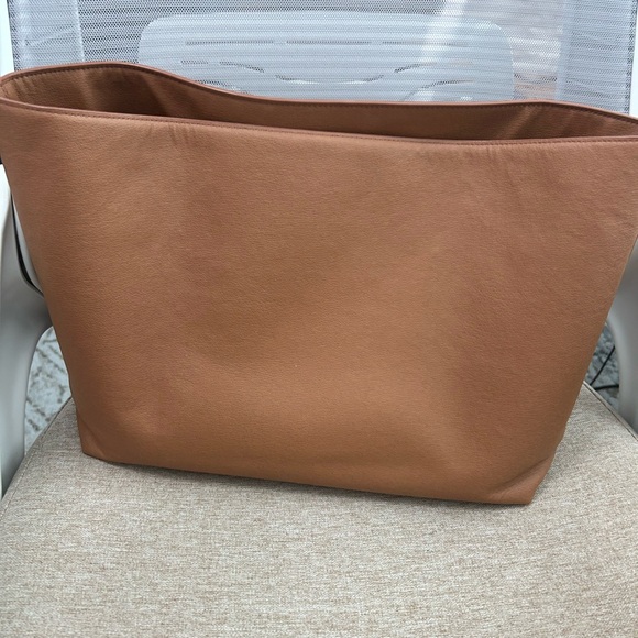 Cuyana - Classic Structured Leather Tote with organizer insert. Like new!! - Picture 5 of 6